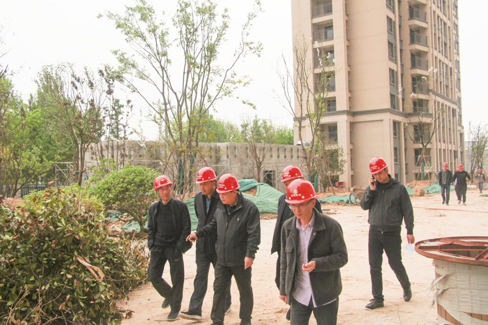 鄭州市國資委黨委書記、主任李秀山一行到美好天境苑項目調研指導安全生產工作