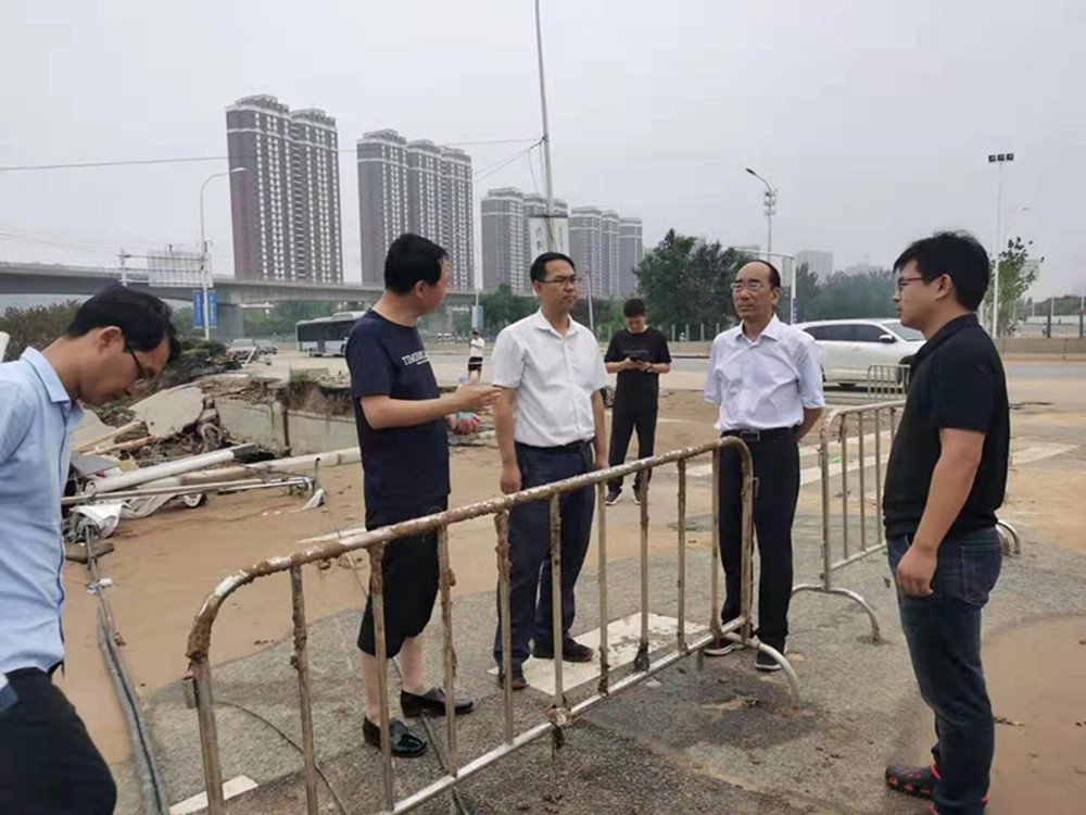 集團(tuán)公司黨委書記、董事長、總經(jīng)理秦廣遠(yuǎn)赴市政項(xiàng)目檢查指導(dǎo)災(zāi)后恢復(fù)重建工作